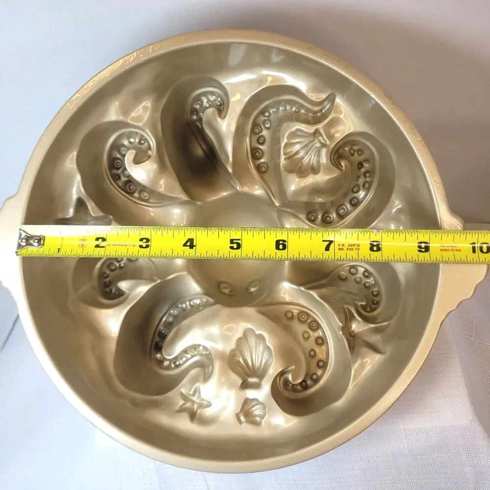 Nordic Ware USA Octopus Beach 10 Cup Cast Aluminum Ocean Baking Cake Pan Bundt